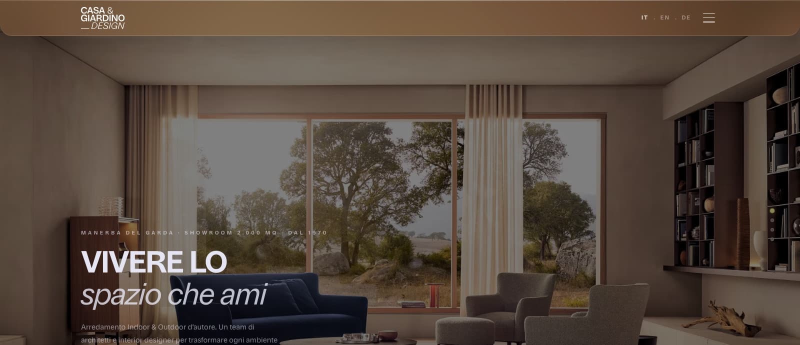 La home del sito, con il titolo e la vista sullo showroom