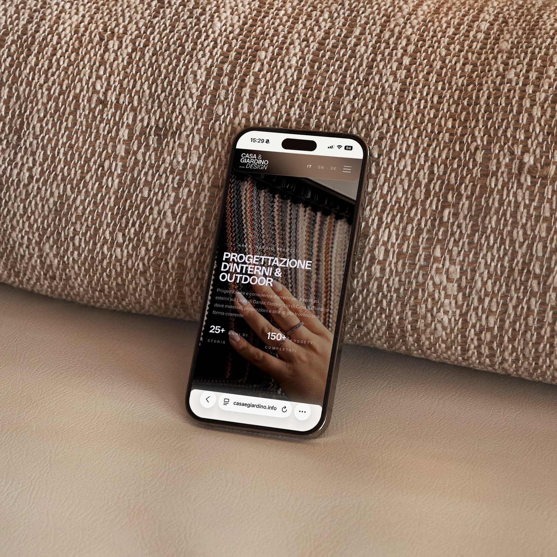Il sito su telefono, pagina progettazione di interni e outdoor